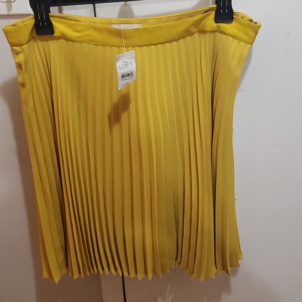 NWT LOFT PLEATED YELLOW SKIRT SIZE 10 - Picture 3 of 6